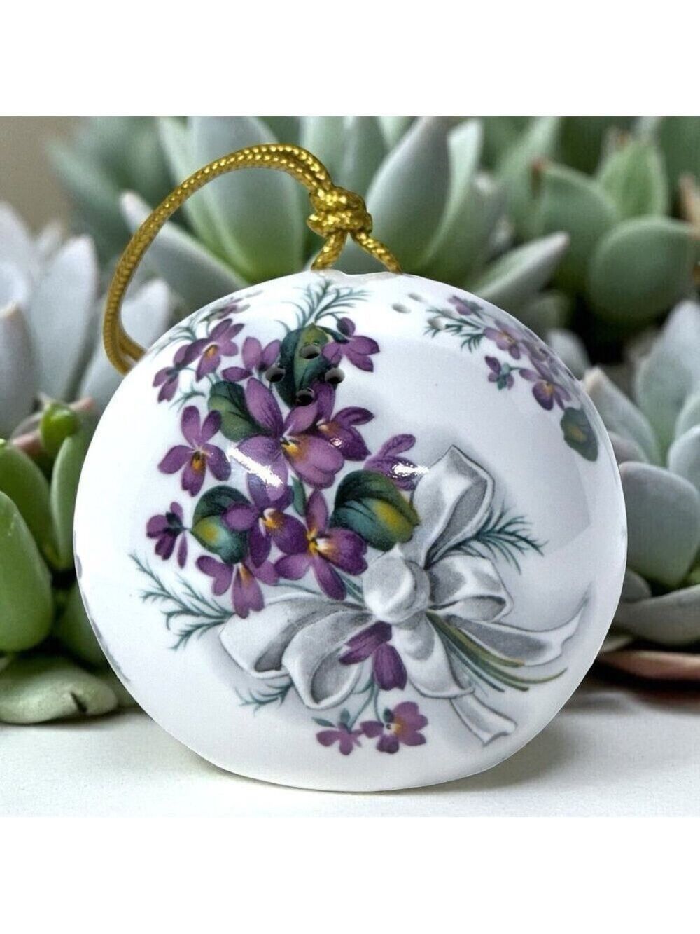 Royal Windsor Fine Bone China Potpourri Ball Ornament 3.5 Violets